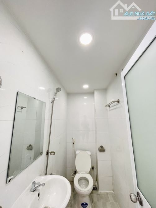 BÁN NHÀ SÁT MẶT TIỀN ĐÔNG HƯNG THUẬN 05 TÂN HƯNG THUẬN QUẬN 12,  DT 33M²(3.7× 9), GIÁ RẺ - 8