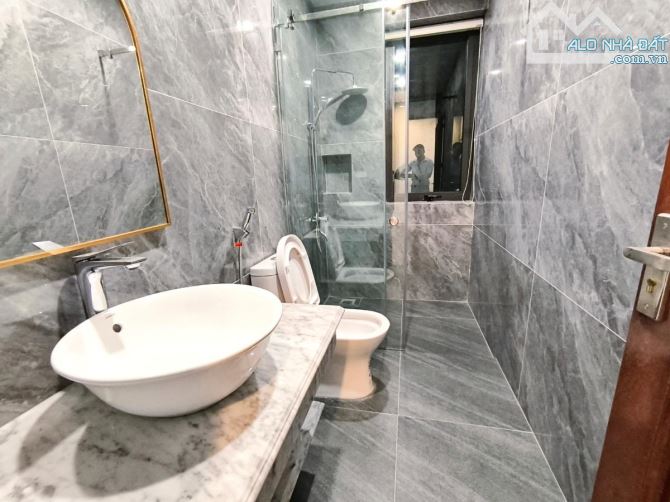BÁN NHÀ LÝ SƠN, LONG BIÊN 101m² - 6T - Mt: 5,2m - 19,6 Tỷ, THANG MÁY 750kg, Ô TÔ 16 CHỖ - 8