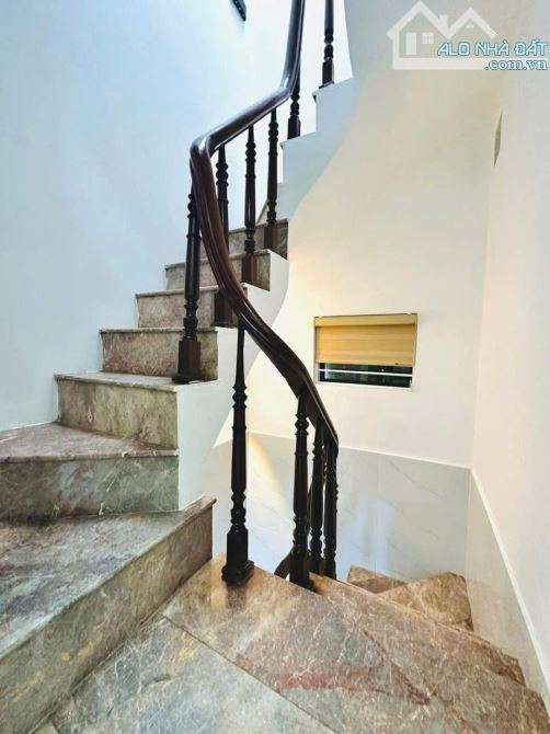 GIÁP BÁT 25M² HƠN 5TỶ - NHÀ ĐẸP Ở LUÔN FULL NỘI THẤT - VÀI BƯỚC RA MẶT PHỐ -MT THOÁNG SÁNG - 9