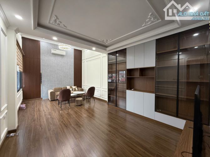 Cho thuê nhà đẹp, có thang máy Nguyễn Văn Huyên, Cầu Giấy. DT 50m2, 6 tầng. 29 tr(thg) - 9