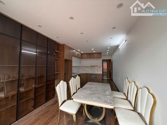 Cho thuê nhà đẹp, full đồ, thang máy Phùng Chí Kiên, Cầu Giấy. DT 45m2, 6 tầng. 25 tr - 9