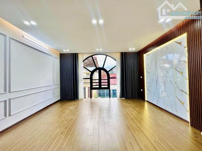 Hàng hiếm. Nhà mới đẹp, oto đỗ nhà, phố Vương Thừa Vũ - Thanh Xuân. DT: 50m2 x mt 5.3mx 7T - 9