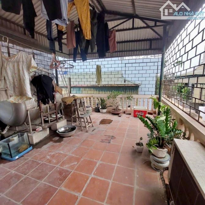 Nhà dân - Ngõ Nông - Lô góc - Mặt tiền rộng - 30M ra phố - Chỉ 7 đồng - 41M Full nội thất. - 9