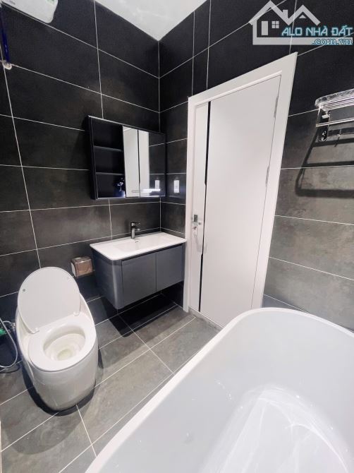 Số 1 về vị trí có tiền chưa chắc mua được là em  Nhà mới xây độc lập vị trí sát vỉa hè - 9