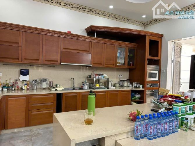 Chính chủ bán biệt thự đường Đồng Khởi - Tp. Biên Hoà - Đồng Nai.  Nằm trên trục đường lớn - 9