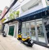 HẼM TO RỘNG ĐẸP HOÀNG DIỆU CẠNH H2 CHỈ 2-3 PHÚT LÀ QUA TỚI QUẬN 1 THÔI Ạ