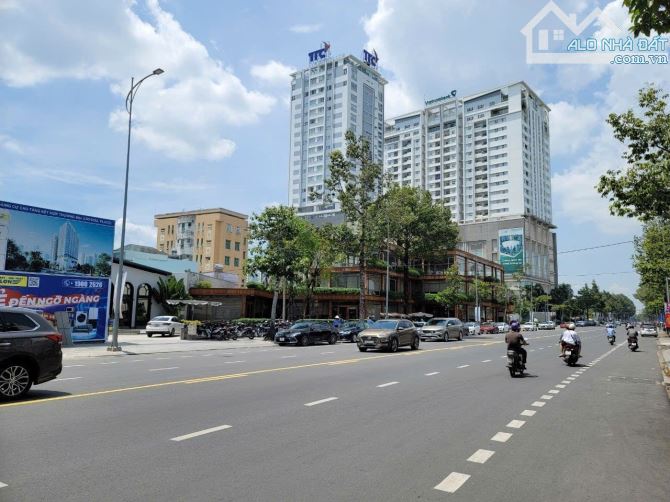 Bán Lô Biệt Thự 12x18, 2 Mặt Tiền Đường D12 D2D Võ Thị Sáu. Giá 25 tỷ có thương lượng.