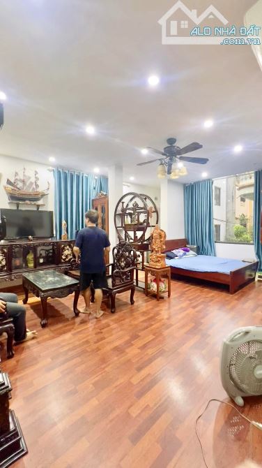 Bán nhà mặt phố Xã Đàn, phân lô, vỉ hè kinh doanh bất chấp, 31 tỷ - 1