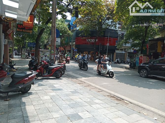 Bán Nhà mặt phố Hàng Bông 358m2 * 2 Tầng, MT 12.5m, Giá 185 tỷ