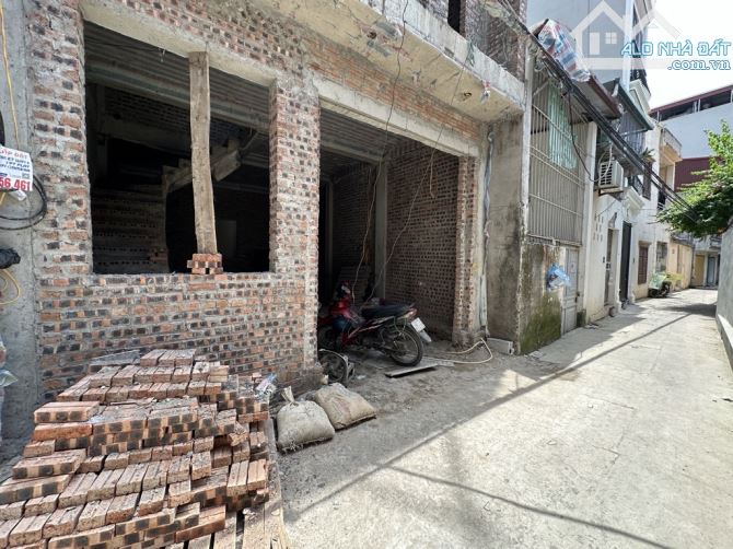 Bán nhà Vân Canh, 42m2, 5 tầng, 7 phòng ngủ, ô tô vào nhà, kinh doanh, giá 6 tỷ.