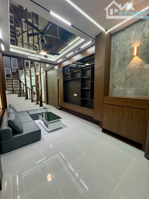 Nhà 2 mặt thoáng dân+sân riêng 42m2*4 tầng-12.2 tỷ* 50m ra đường ÔTÔ phố Nhân Hoà