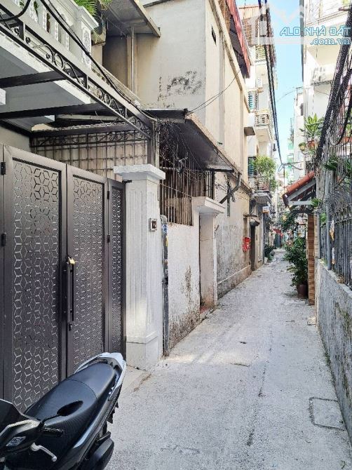 Nhà mới tinh, full nội thất, 42m2 Kim Giang. Ngõ rộng thênh thang, vài bước ra phố.