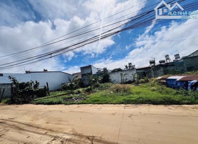 BÁN 3 LÔ LK HẺM 246 YMOAN. 184 ĐỒNG KHỞI-BMT. GIÁ: 2,8 TỶ