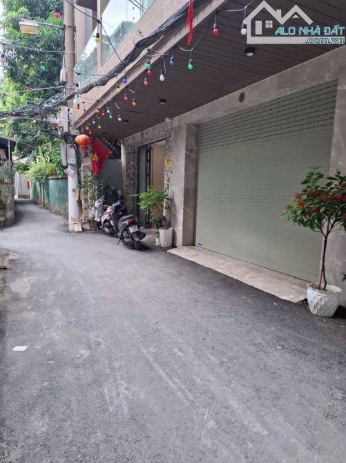 Bán nhà Hồng Tiến -Bồ Đề 6 tầng thang máy ô tô vào nhà