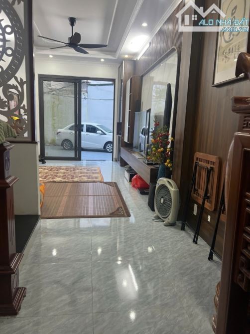 Bán Nhà Thạch Bàn, LongBiên 6T, 35m2, chỉ 8,48 tỷ (Lô góc, ô tô đỗ cửa)