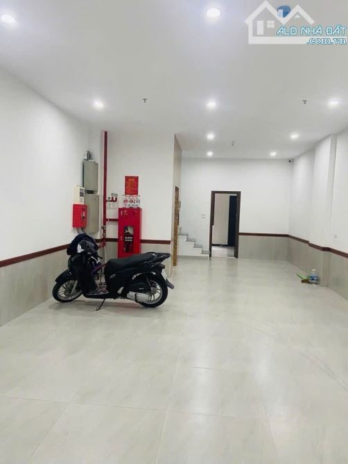 ĐỘI CẤN - Toà CCMN 105m2, 8 tầng thang máy, MT 5,8m - 2phút ra Hồ Tây,Lăng Bác - Dòng tiền