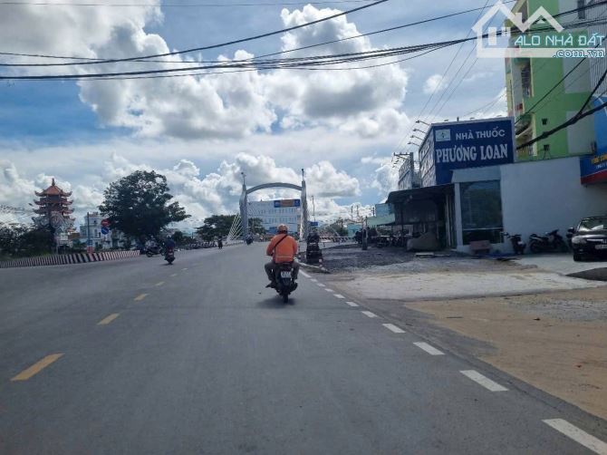 Mặt tiền hùng vương đoạn khu dân cư đông cách Long Bình 1 tầm 500m