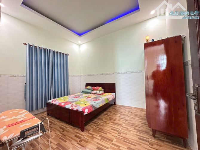 Bán nhà 1 trệt 3 lầu ngay ngã 3 Ng Tri Phuơng giao Nguyễn Huệ,phuờng 7 Mỹ Tho