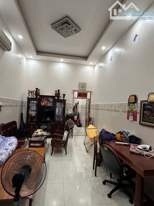 Bán nhà trệt 240 m2 hai mặt tiền truớc sau đuờng Trần Ngọc Giải,phuờng 6 tp Mỹ Tho