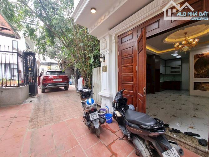 HƠN 6 TỶ ÔTÔ ĐỖ CỬA 42M×5TẦNG NGỌC HỒI E CÒN 1 CĂN DUY NHẤT CÓ THANG MÁY