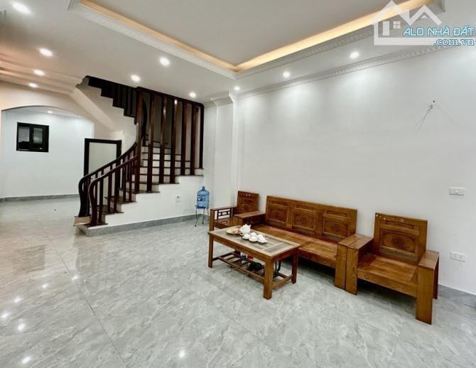💥CỰC HIẾM Nhà 5 Tầng 42m2, TT Cầu Giấy ÔTÔ qua nhà, KINH DOANH sôi động, 11.9 Tỷ