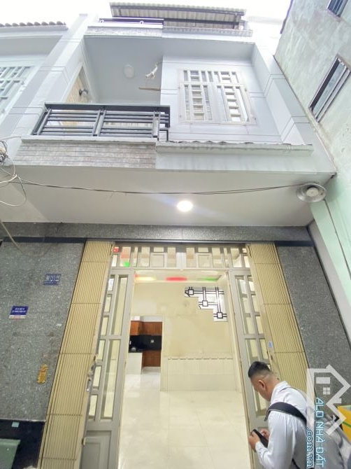 Nhà Bông Sao 2lầu 4pn dt 4.4x9m shr đúc BTCT giá 5.38tỷ tl.