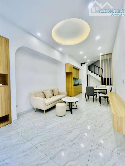 💥Bán Nhà Đường Láng, Lô Góc, Ngõ 2.5m, Gần Royal City, DT 30m2, 4 Tầng, Giá 8.x Tỷ