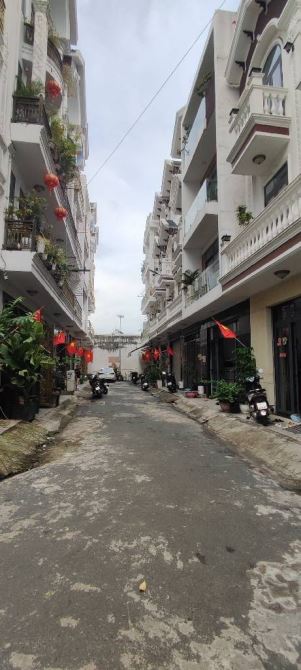 Bán nhà gần lê trọng tấn bình hưng hoà