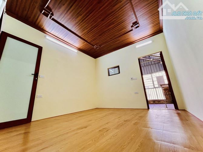 CỰC PHẨM!Nhà mới ở ngay, vị trí độc tôn, thông tứ hướng, lô góc tuyệt đẹp, sổ vuông nở hậu