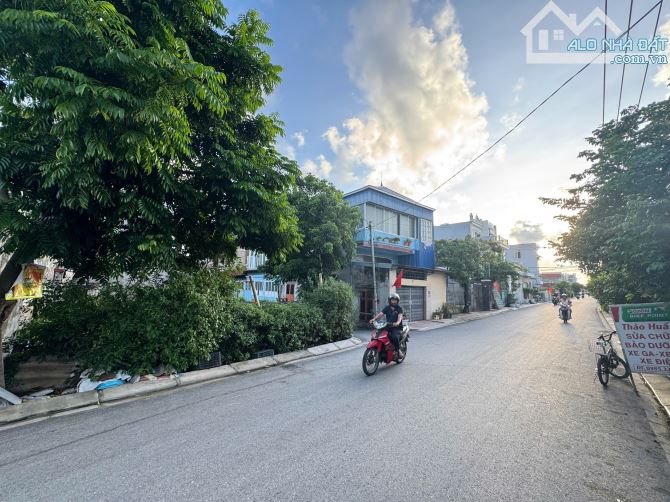 🌺 Mặt Đường Hàng Tổng Ngay Gần Ngã 3 Lũng Đông - Đằng Hải  - Diện Tích: 90m (ngang 4,33m)