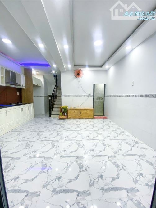 Quận 3 2 tầng 3 phòng ngủ, 49m2 sổ Hồng riêng hoàn công đủ, giá chủ chào chỉ 4.9tỷ còn bớt