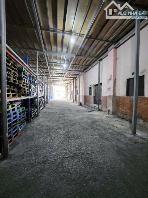 Cho thuê kho 1500m2 MT Q.lộ 13,Thủ Đức.