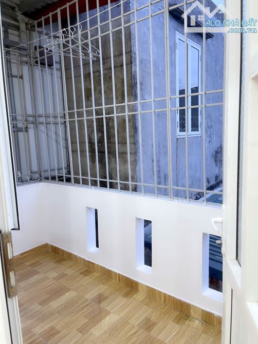 Bán nhà 3 tầng vuông vắn về ở luôn ngõ 183 Đình Đông