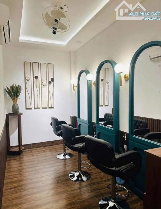 Bán nhà 6 tầng mặt tiền đường Trần Bình Trọng - Tp Nha Trang