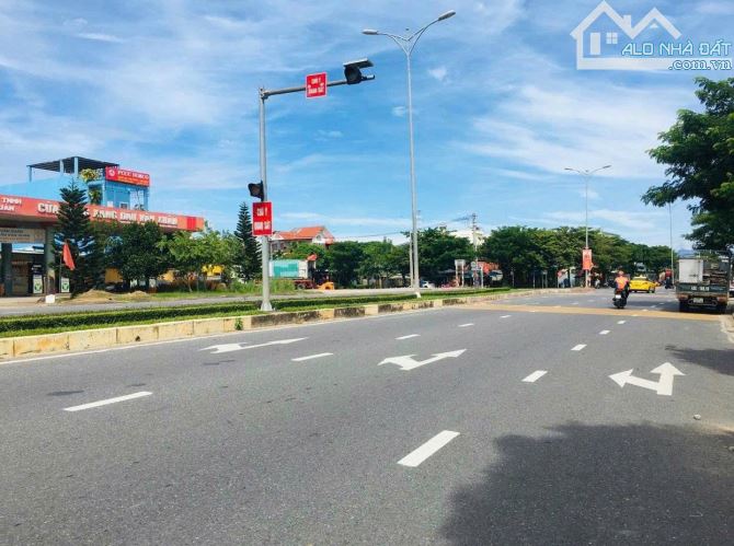 MẶT TIỀN ĐƯỜNG VÕ CHÍ CÔNG Đ. 30M_DT281MNGAN15 M