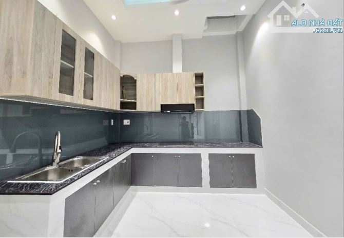 NHÀ ĐẸP TÂN BÌNH - KHU BÀU CÁT-  37M2 - 1 TRỆT 3 LẦU - HẺM XE HƠI - FULL NỘI THẤT ĐẸP -