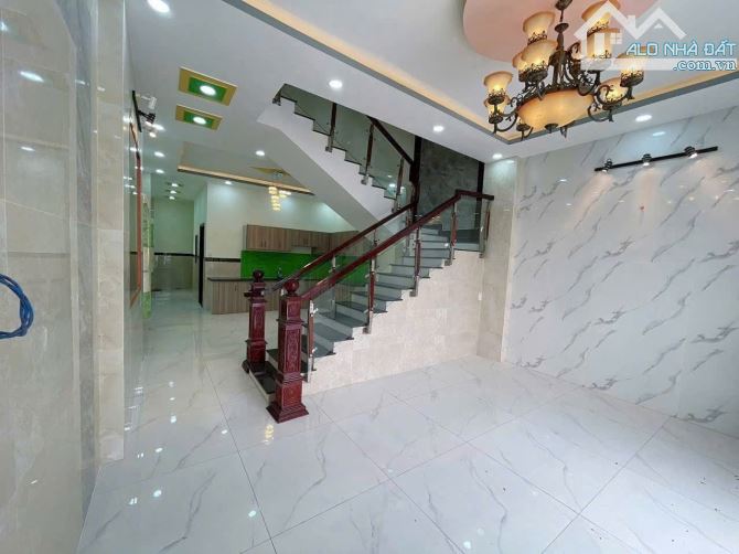 Bán nhà ngay Vườn Lài, Q.12. Giá: 2 tỷ 120tr/ sổ hồng riêng. DT: 68m2