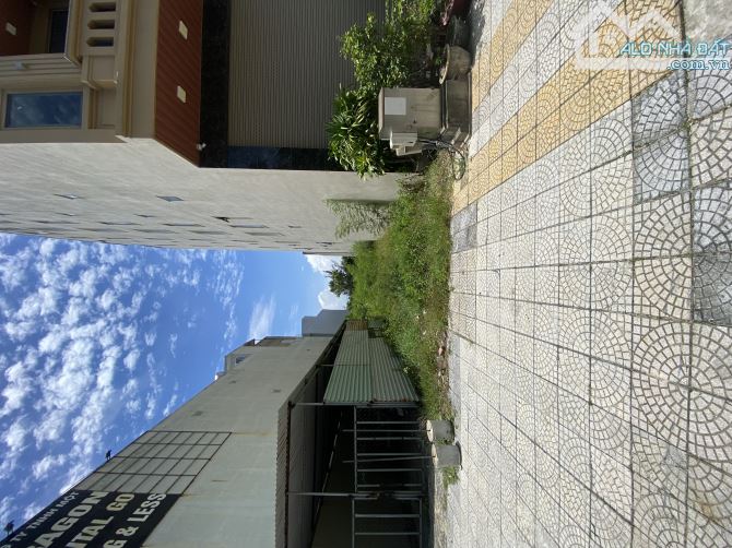 Bán Lô mặt tiền Trường Sa 150m2 siêu đẹp đối diện Resort 5*
