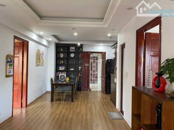 Cho thuê căn hộ 2PN giá 12 triệu Tòa 30T đường Mạc Thái Tổ, Cầu Giấy