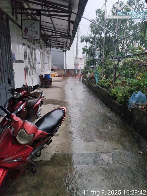 chính chủ gửi bán căn nhà 1 trệt 1 lầu mật tiền đường lớn