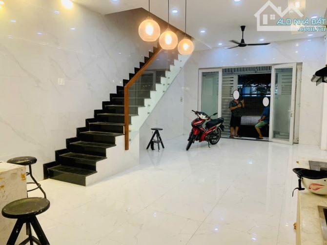 BÁN NHÀ HẺM XE HƠI BÀNH VĂN TRÂN 4 TẦNG 5,3X12 NGAY CMT8-CV LÊ THỊ RIÊNG CHỈ 10,4 TỶ