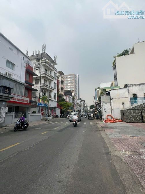 Bán nhà góc 2MT Trần Đình Xu P.Cô Giang Q1, DT 12x18m CN 182m2, HĐT 150tr, Giá 128 tỷ