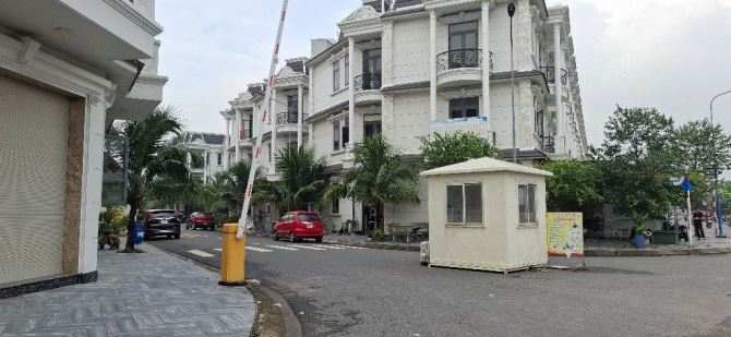 + BÁN NHÀ GẤP – VỊ TRÍ VÀNG GIỮA TRUNG TÂM! TP DĨ AN