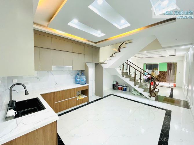 Siêu phẩm 4 tầng lô góc trung tâm Lạch Tray- Nguyễn Văn Linh