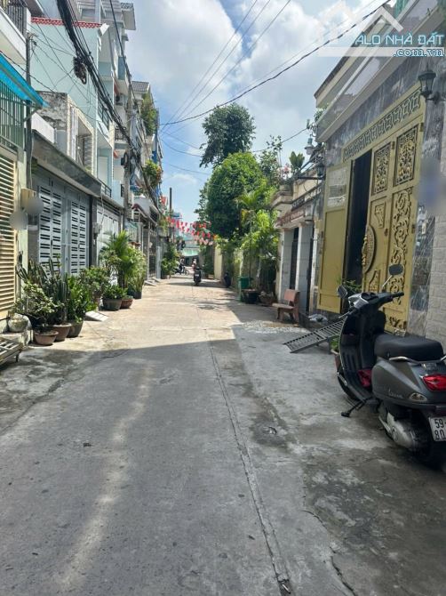 Siêu phẩm 4 tầng ngã tư Bốn Xã, 50m2, hẻm 5m, có thang máy, chỉ 6.99 tỷ