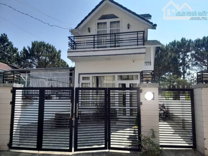 cho thuê villa phường 8 đà lạt view đẹp 12 triệu/tháng sân đậu ô tô 7 chỗ