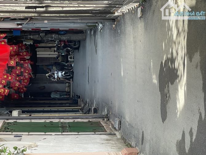 Có 102! Khương Đình, 30m ra ô tô, ngõ 2,5m, nhà đẹp, 2 thoáng.43mx5T. Chỉ 8,5 tỷ
