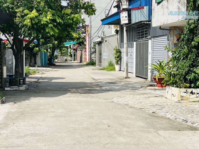 Chuyển nhượng lô đất đẹp, diện tích to, ngõ ô tô tránh nhau ngay ngã 6 Cơ Điện