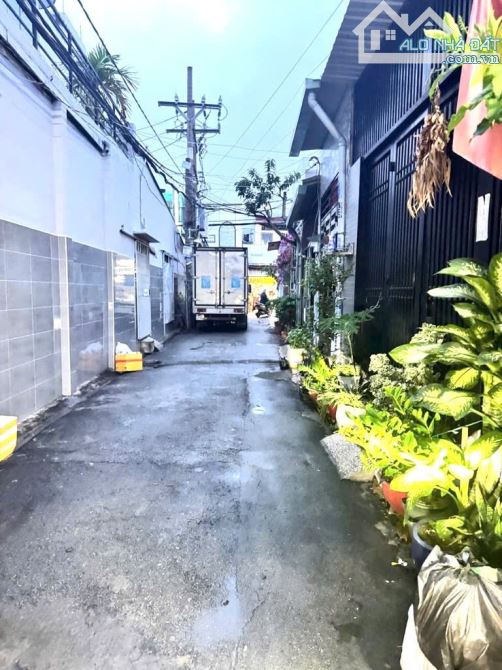 Nhà mới ở ngay hẻm 5m thông ĐÔNG HƯNG THUẬN 41, Q12, DT 96m2 (4 x 24), gần Cầu Tham Lương.
