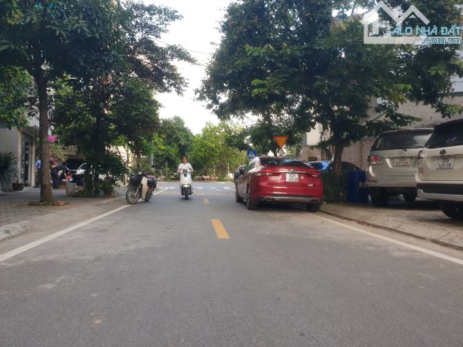 BÁN ĐẤT QUẬN LONG BIÊN– VIỆT HƯNG- MẶT PHỐ-DÀNH CHO NHÀ ĐẦU TƯ– DIỆN TÍCH RỘNG-GIÁ ĐẠI HẠ